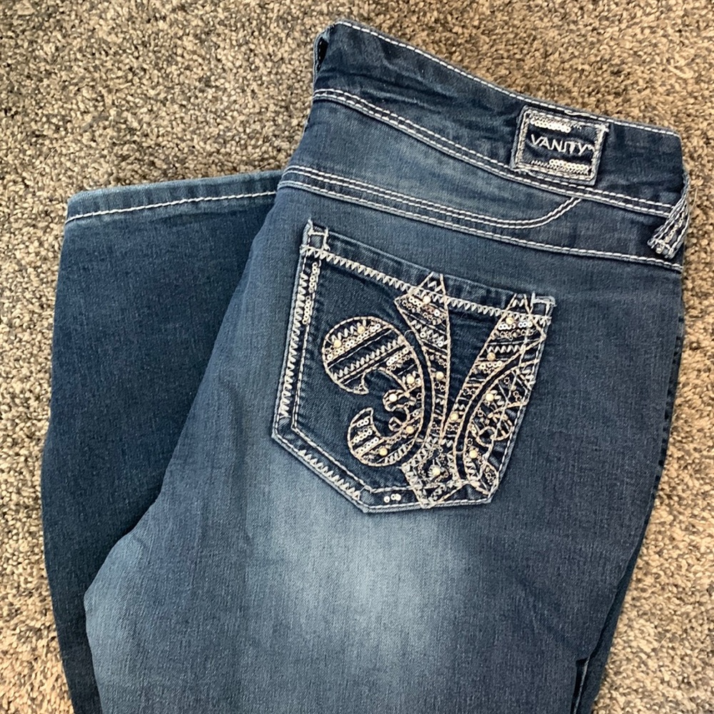 LAST CALL: Flare jeans
